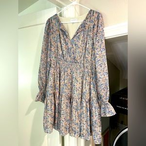 Lucy Paris long sleeve floral dress. Sinched sleeves.
